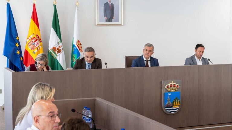 Der Stadtrat beschließt das Budget für 2026, das die größte Steuersenkung in der Geschichte von Estepona beibehält