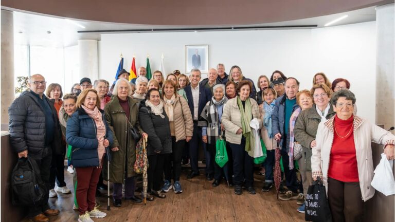 Bürgermeister betont die körperlichen und geistigen Vorteile, die das Programm ‚Aktive Senioren: Gesundes Leben‘ bei den Nutzern erzeugt